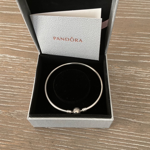 Pandora Clasp Bangle Bracelet in Sterling Silver and Heart Charm, Size L - Picture 2 of 3